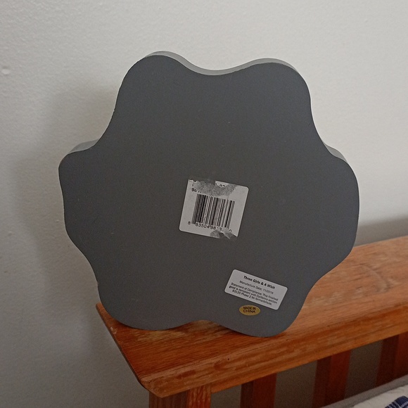 Decor - Picture 3 of 8